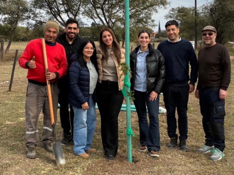 Nueva jornada de forestación en calle Fulvio Pagani de Villa del Totoral
